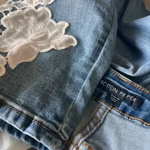 Jean Femme Boston Proper Brodé Strass Blanc - Taille 4, Neuf Avec étiquette, Motif Floral